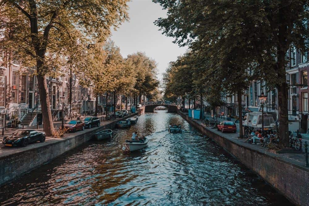 donde alojarse en amsterdam