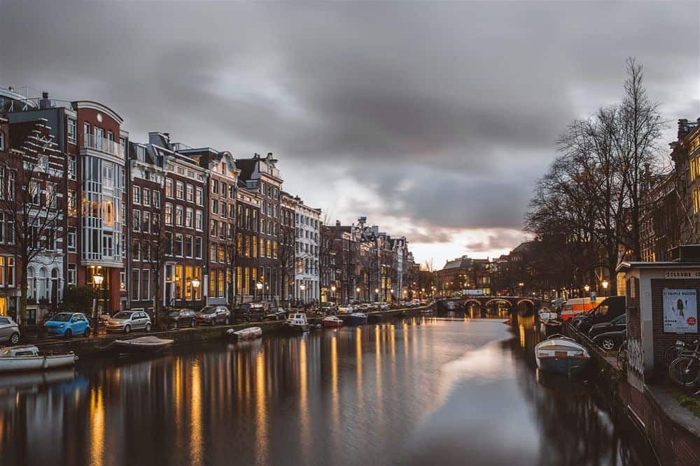 donde alojarse en amsterdam
