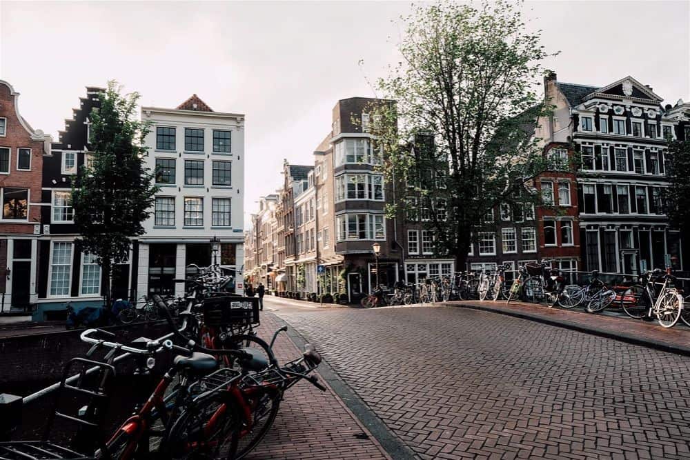 donde alojarse en amsterdam