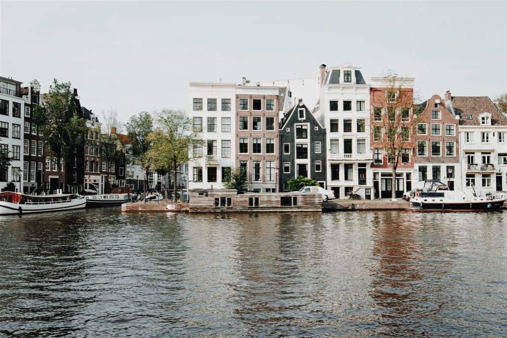 donde alojarse en amsterdam