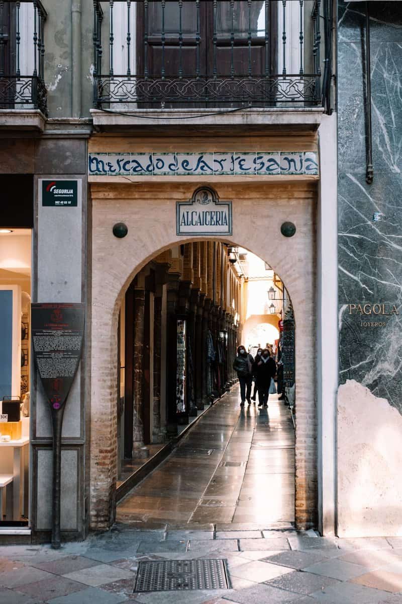 la alcaicería de granada