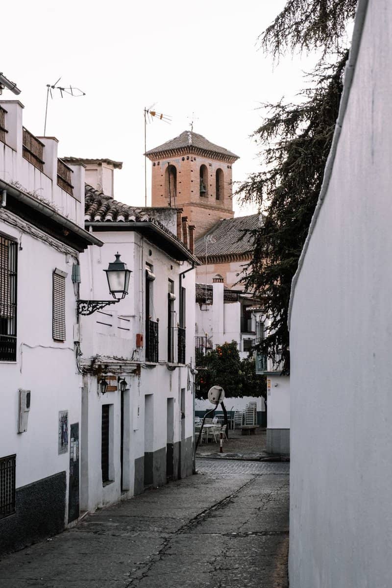 el barrio de albaicin en granada
