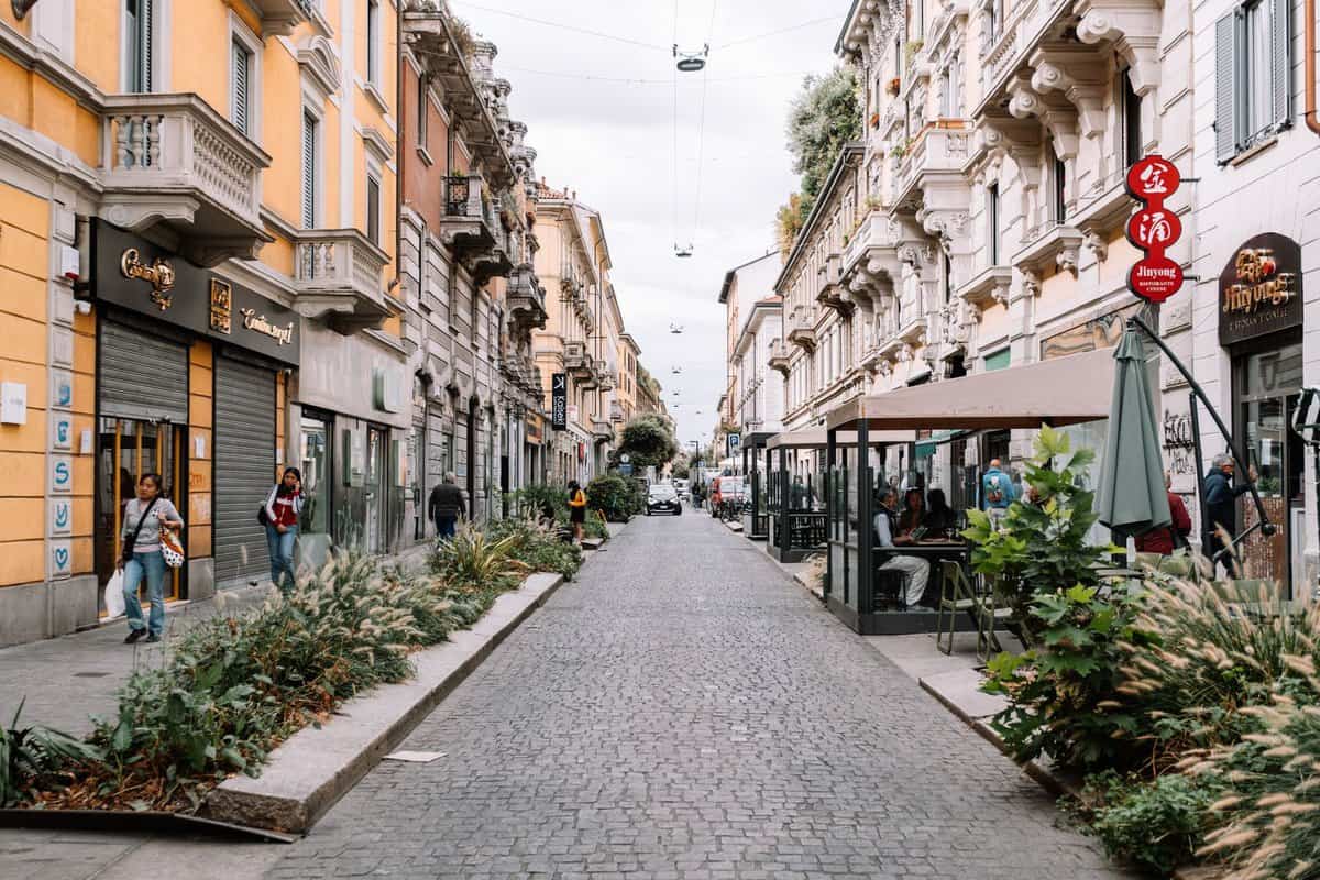 el barrio de Chinatown en milan, italia