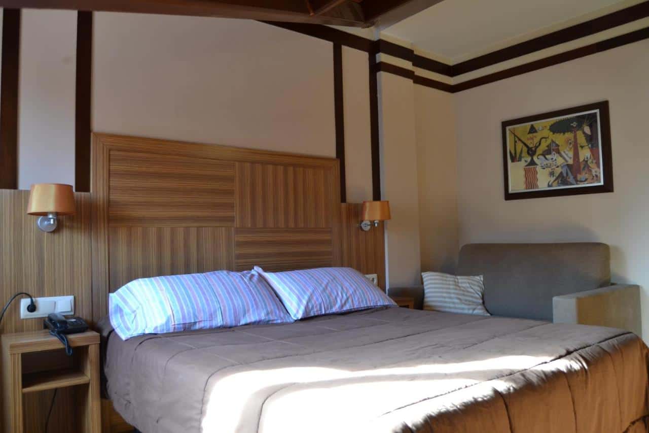 los mejores hoteles donde dormir en alcala de henares, madrid
