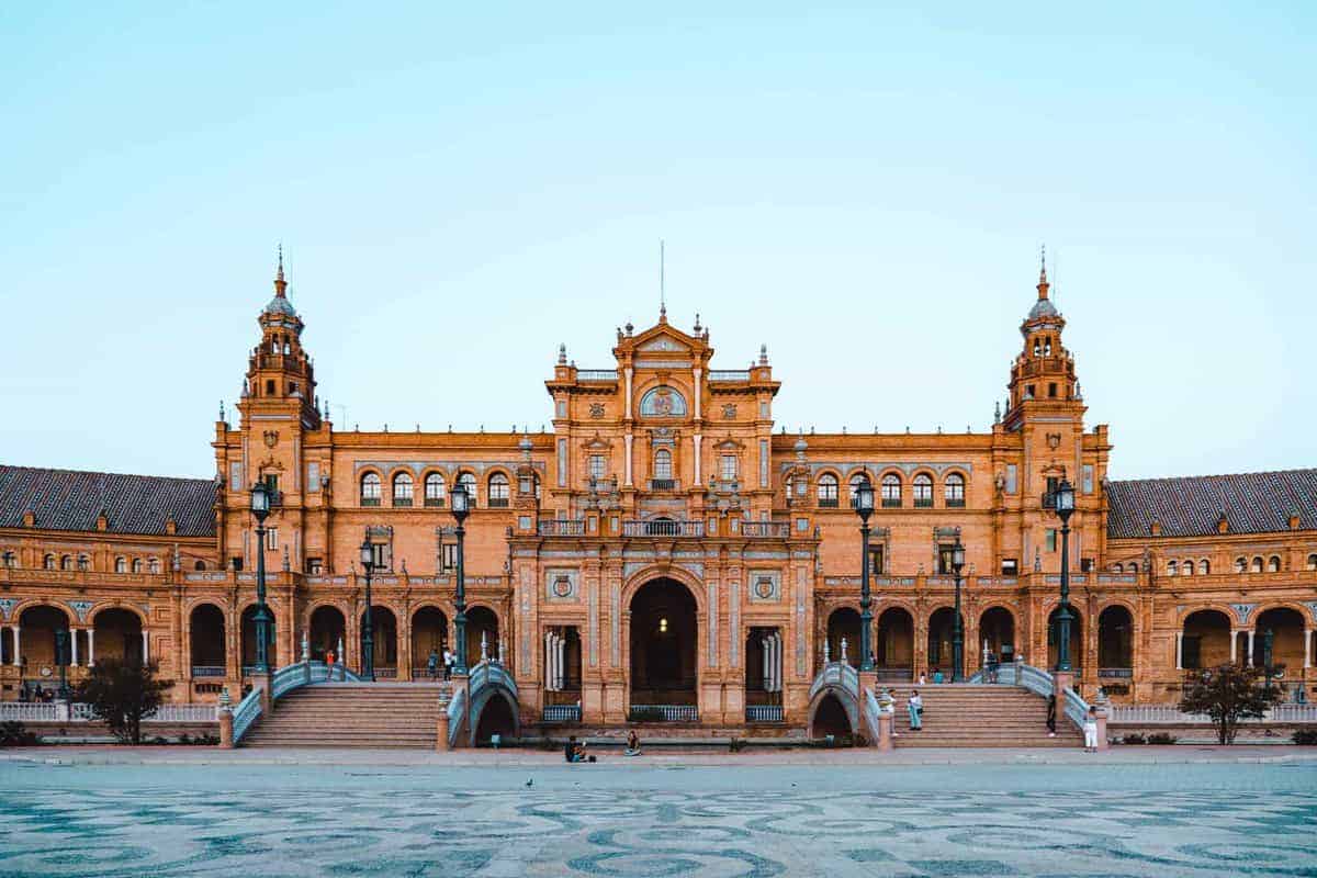 donde viajar en abril